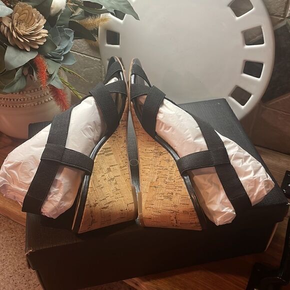 Talbots Black Royce Elastic Heels - 8.5 - Excellent Condition - Picture 6 of 9